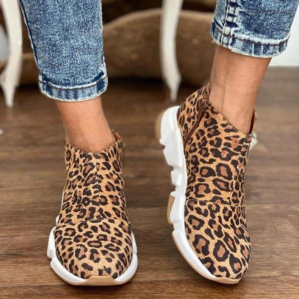Elegant Flat Ankle Boots with Zipper for Women | Ideal for Everyday Wear 2